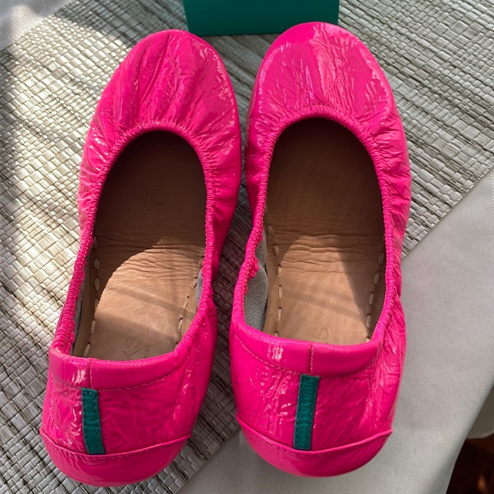 Size 8 Tieks pop pink